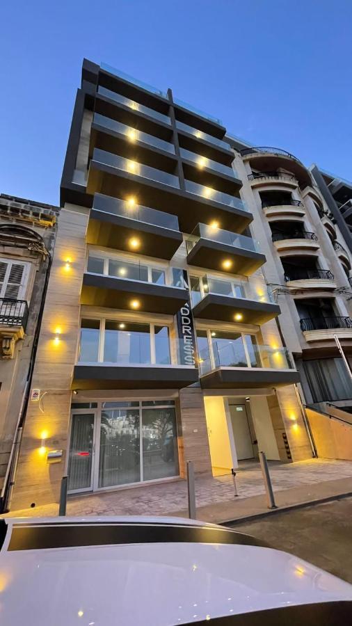 The Address Seafront Suites With Hot Tub Pietà Exteriör bild