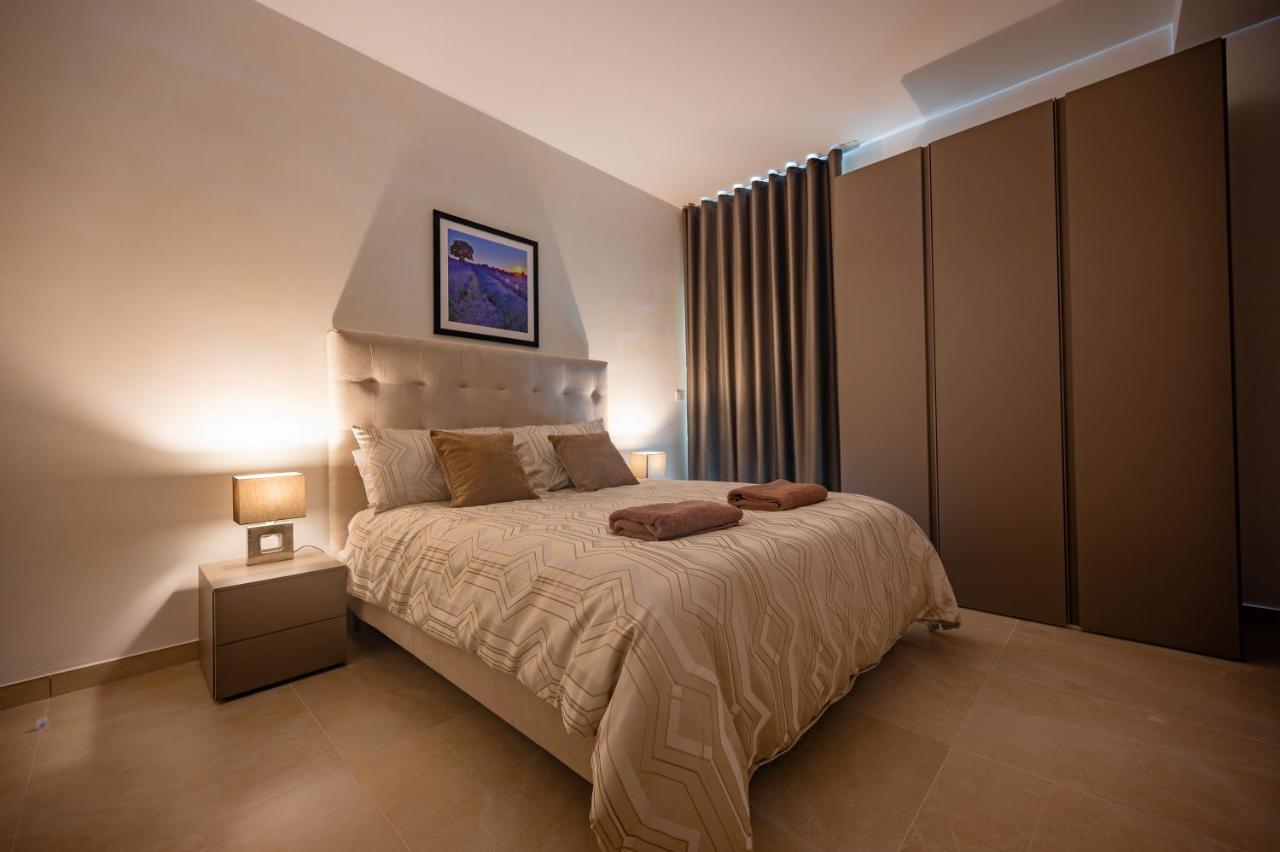 The Address Seafront Suites With Hot Tub Pietà Exteriör bild