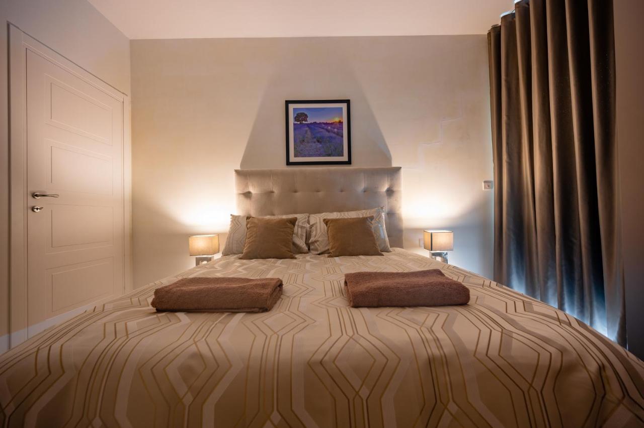 The Address Seafront Suites With Hot Tub Pietà Exteriör bild
